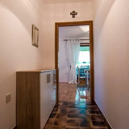 Sea View Apartment *